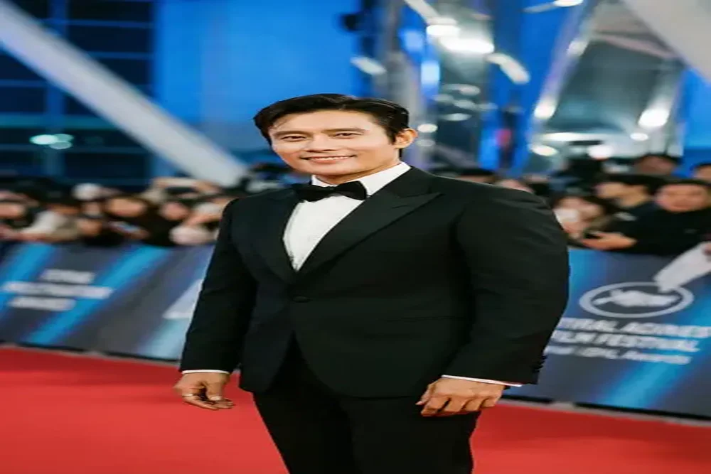 歪歪漫画合作国际男演员红毯照